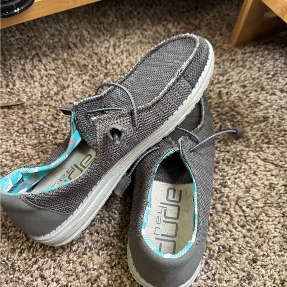 Hey Dude - Picture 2 of 3